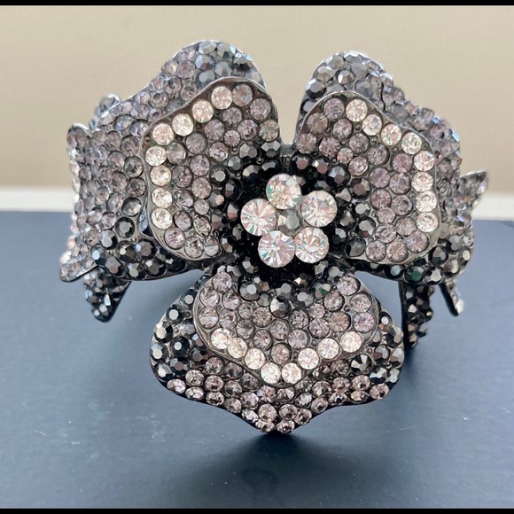 Luxury crystal cuff bracelet. - Picture 2 of 12